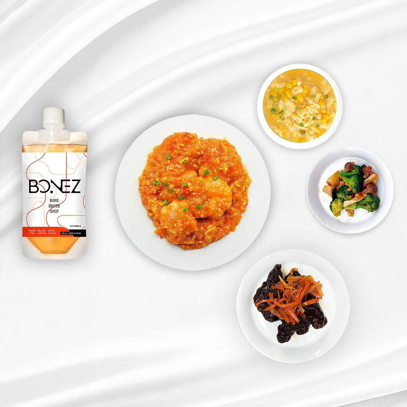 エビチリのミールキットとBONEZセットの鮮やかなエビチリと副菜、スープの健康的な中華料理セット