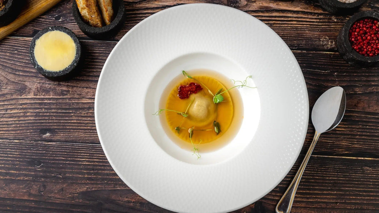 ボーンブロススープとコンソメ-ブイヨンの違いとは-それぞれの特徴と使い分け ONKIT