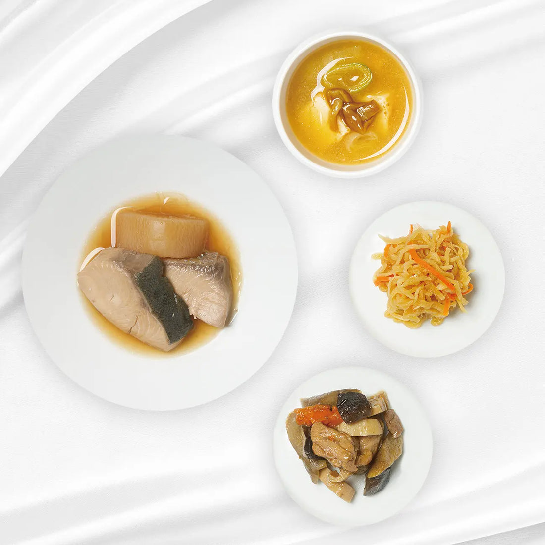 ぶり大根と筑前煮、切り干し大根の煮物、なめこの味噌汁の和風ミールキット
