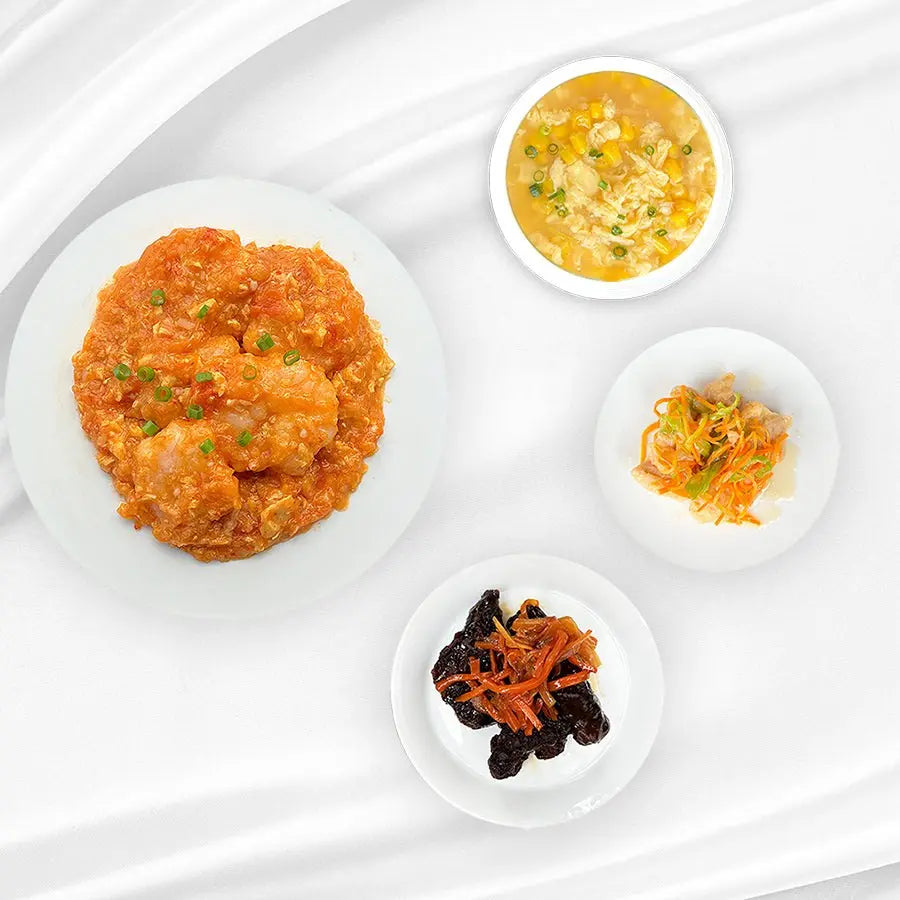 エビチリのミールキットと黒酢あん竜田揚げ、きのことブロッコリーの中華マリネ、コーンスープのセット