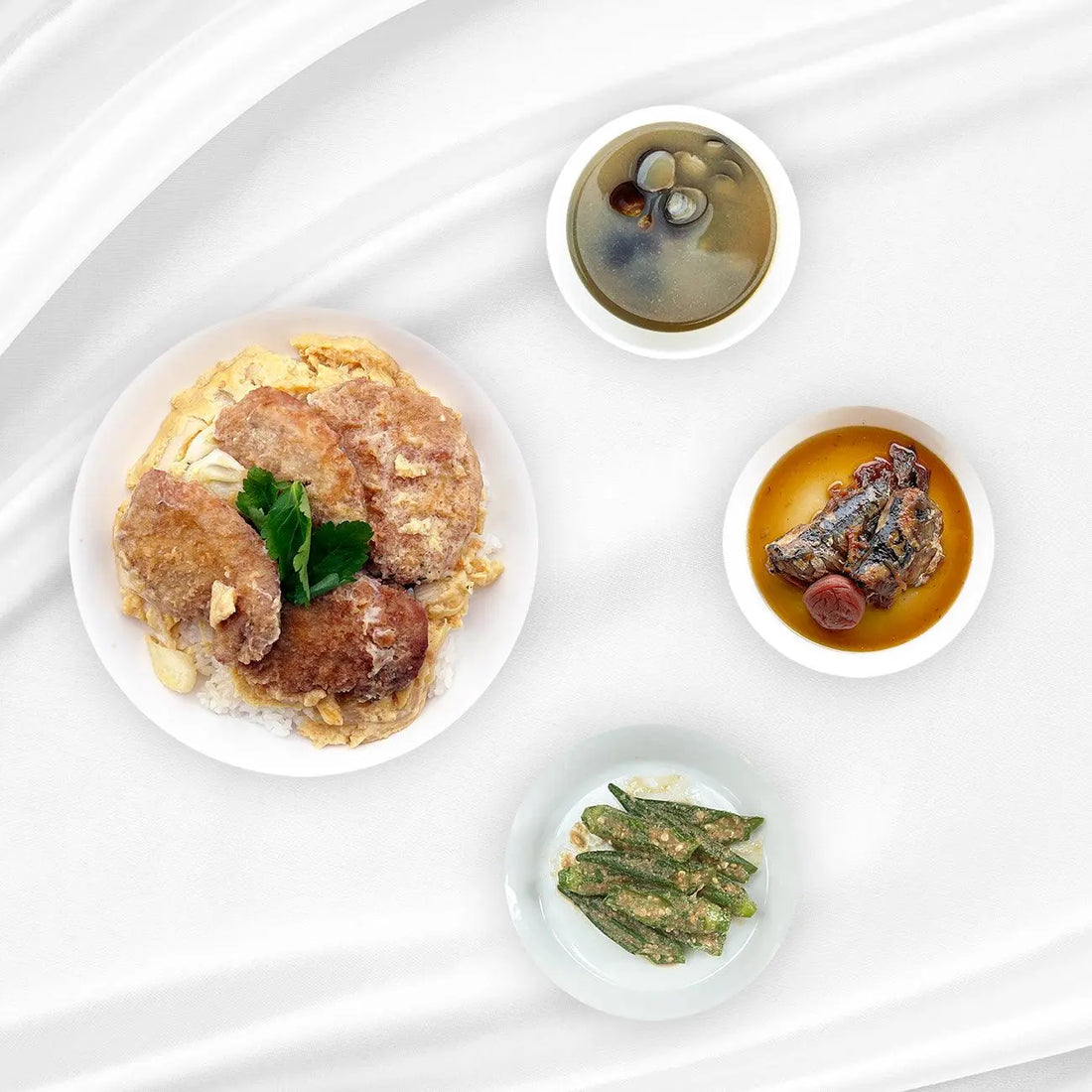 豚ヒレカツ煮丼としじみ汁、いわしの梅煮、オクラの胡麻和えの和風ミールキット